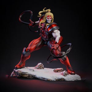 以下が含まれることがあります： ダイナミックなポーズの筋肉質なキャラクターの精巧なフィギュア。赤と黒のスーツに銀色のアクセント。長い金髪で、2つの黒いムチのようなオブジェクトを持っています。雪に覆われた台座の上に立っています。