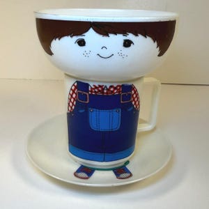 Juego de desayuno apilable de plástico vintage de los años 70 para niño: tazón, taza y plato (Carol Wright)