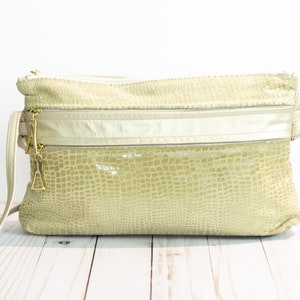 DAWLI Vintage Genuine Reptile Leather Off-White Cream Butterscotch Hipster Shoulder Crossbody Bag / Gold-tone Hardware / 70s & 80s Vibes