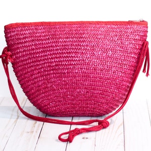 Red *PRELOVED* Vintage Wheat Straw Woven Hipster Crossbody Bag / Boho 70s 80s Vibe