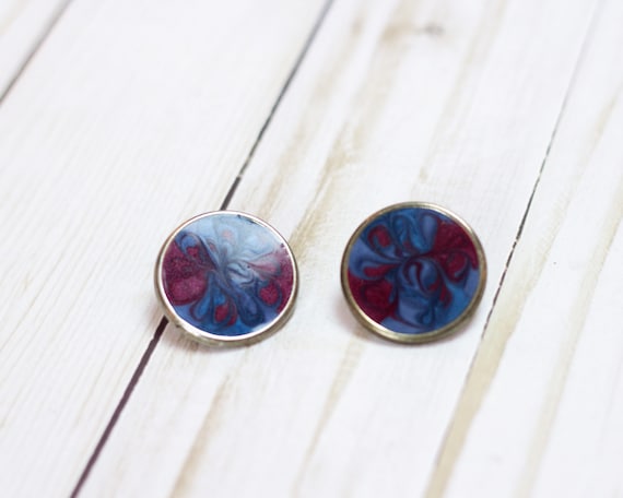 Red Blue Swirl Vintage Marble-like Round Clip On Earrings Silver-tone w Clear Coating / 70s & 80s Vibes