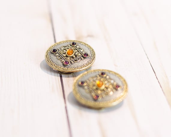 Medallion, Ornate Vintage Round Disc Shaped Clip-… - image 2