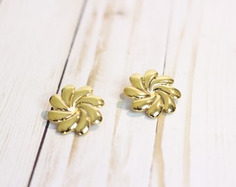 CITATION Vintage Swirly Gold-Tone Post Earrings / Flower Power / Daisy / 70s & 80s Vibes