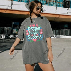 Paquete de más de 40 Protos House of Success (Png), Regreso a clases (Png), Camiseta de animadoras universitarias, Casa azul claro (Png), Oso Protos (Png), Fútbol (Png)