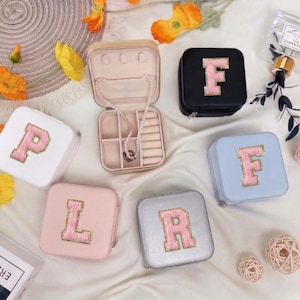 Personalisierte Varsity Patch Schmuckschatulle mit Chenille Initiale, Schmuckschatulle für Sie