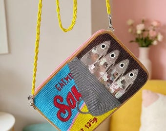 Borsa decorata con perline a forma di scatola di sardine, realizzata a mano: pochette retrò con cerniera e perline (da portare a tracolla)