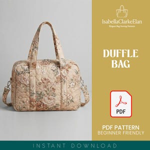 Puede incluir: Un bolso de viaje acolchado con base beige y estampado floral en tonos marrón, rosa y verde. El bolso tiene dos asas superiores, cierre de cremallera y enganches laterales para una correa. Texto: IsabellaClarkeElan DUFFLE BAG PDF.