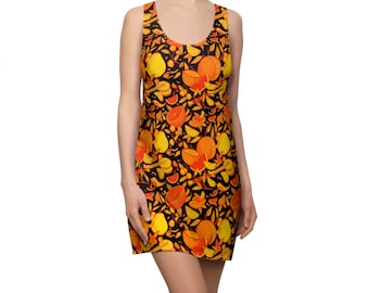 Puede incluir: Un vestido negro sin mangas con un estampado colorido de naranjas, limones y otras frutas cítricas. El vestido tiene un escote redondo y una silueta ajustada.