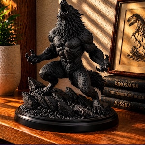 Peut inclure: Statuette de loup-garou noir hurlant, posée sur un socle rocheux. La figurine présente des détails de fourrure et de musculature. La base est sur une plateforme noire ronde. Le texte en bas indique "Premium STL File".
