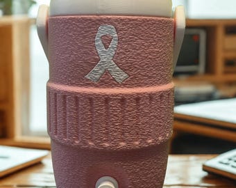Enfriador de latas para sobrevivientes de cáncer de mama – 355 ml – Portavasos personalizado con lazo rosa – Regalo de concientización – Funda personalizada para vaso de apoyo al cáncer