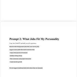 Op de afbeelding: Een witte pagina met de tekst "Prompt 2: What Jobs Fit My Personality". De tekst instrueert om in ChatGPT te kopiëren en je werkervaring toe te voegen. Het somt persoonlijkheidskenmerken op voor carrière suggesties.