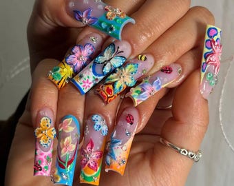 Uñas postizas Maximalist Garden con mariposa, mariquita y flor en 3D / Uñas postizas 3D cuadradas largas / Diseño de uñas salvaje para el verano