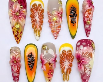 Uñas postizas tropicales asimétricas con diseño 3D de papaya, cítricos y flores rosas / Uñas postizas largas estilo stiletto / Arte exótico de verano