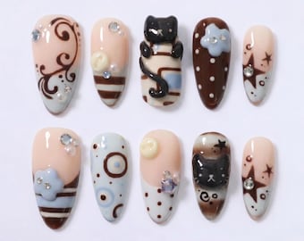 Uñas postizas 3D Kawaii con diseño de gato negro, diferentes entre sí, en azul claro y marrón chocolate / Uñas cortas almendradas / Arte retro y adorable