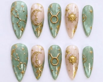 Uñas postizas 3D asimétricas del zodíaco Tauro con sol y luna celestiales dorados / Uñas postizas almendradas / Arte astrológico de lujo en verde menta con diseño de ojo de gato