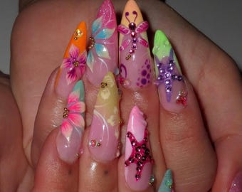 Uñas postizas con diseño de flores tropicales 3D asimétricas, libélula y estrella de mar / Uñas largas almendradas / Arte exótico ciberpunk maximalista Y2K