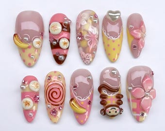 Mismatched Kawaii Press on Nails mit 3D Affe, Banane und rosa Blume | Gefälschte Nägel in Mandel | Süße Pastell handgefertigte Kunst