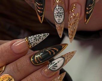 Uñas postizas de lujo en 3D estilo barroco dorado con arte cerámico renacentista / Uñas largas de aguja / Uñas de boda góticas oscuras y ornamentadas al estilo real