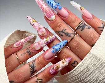 Uñas postizas 3D de arándanos desiguales con cítricos rosas y flores / Uñas postizas largas de estilo stiletto / Uñas maximalistas coquetas de frutas de verano