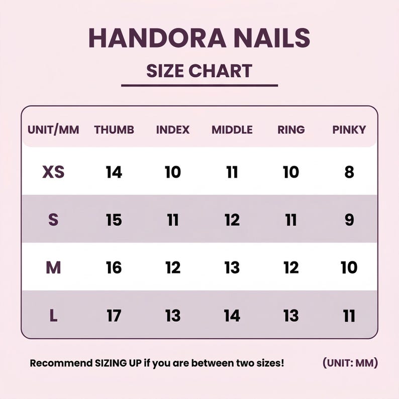 Puede incluir: Tabla de tallas de HANDORA NAILS, con tallas de XS a L. La tabla muestra las medidas de las u&ntilde;as en mil&iacute;metros para el pulgar, &iacute;ndice, medio, anular y me&ntilde;ique. Se recomienda subir una talla si est&aacute;s entre dos tallas.