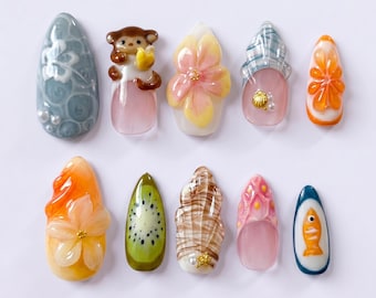 Uñas postizas Tropical Mix con mono, kiwi y flor en 3D / Uñas falsas 3D en forma de almendra corta / Diseño de uñas artesanal y adorable para el verano y la playa.
