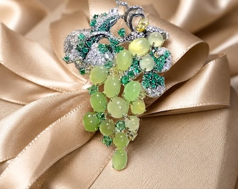 Verguld koperen broche met groene druiven, botanische reversspeld met zirkonia