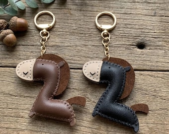 Handgemaakte leren paardensleutelhanger, echte tasbedel dieren, ruitercadeau, minimalistische tashanger