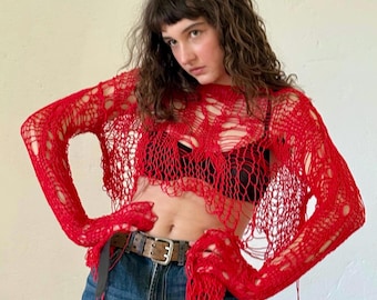 Top court en jersey rouge, tenue de festival en résille transparente, haussement d'épaules transparent style an 2000, vêtements rave pour femme
