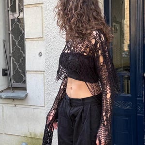Haut transparent et haut court en résille dans un style vestimentaire de l'an 2000 Noir