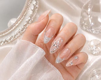 Ongles à presser à paillettes argentées - Style nuptiale, minimaliste, hivernal