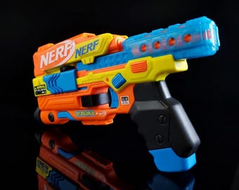 Cyberpunk Skippy Smart Pistol AI Companion Prop Replica — Talking Sentient Weapon Night City Fan Art — Sci-Fi Gaming Collector Display Gift