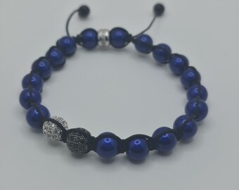 Bracelet fait main de perles bleues avec des touches de noir et d'argent - Style cordon réglable