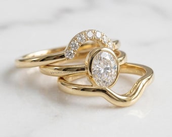 Conjunto de anillo de compromiso con bisel ovalado, alianza de boda de diamantes curvada, conjunto de anillos nupciales minimalistas, anillo de promesa de oro único para mujer, anillo apilable.