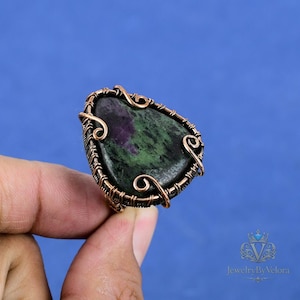 Anello con gemma naturale di rubino e zoisite, realizzato con filo di rame, gioiello fatto a mano, regalo spirituale per lei.