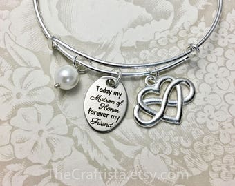 TMRH, Personalisierter Matron of Honor Armreif mit Unendlichkeit Herz Charm und Perlen Charm, Matron of Honor Geschenk, Matron of Honor Armband