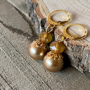Champagne Colored Earrings, Champagne Pearl Earrings, Champagne Wedding, Non-tarnish Huggie, Champagne Jewlery Set, Bridesmaid Gifts, Mocha