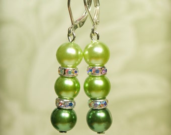 Pendientes de dama de honor de perla verde -- Pendientes de perlas verdes -- Juego de dama de honor -- Regalo de dama de honor -- Juego de perlas