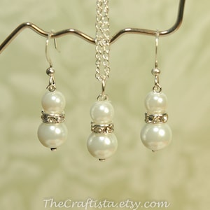 White Pearl Bridesmaid Earrings and Necklace Set -- White Pearl Earrings and Necklace Set -- Bridesmaid Set -- Bridesmaid Gift -- Pearl Set