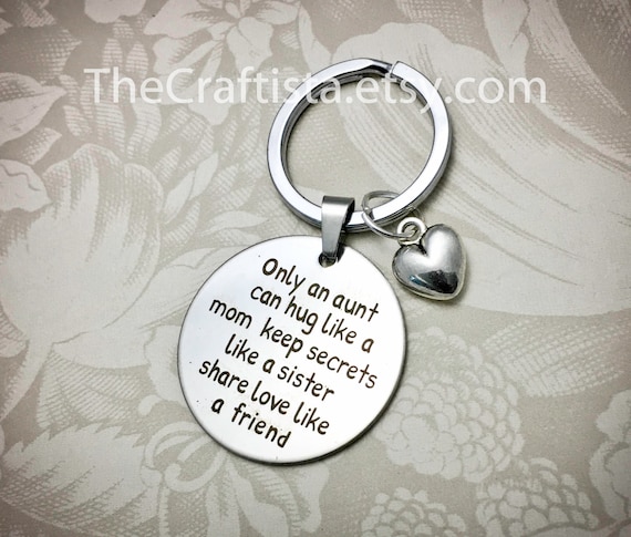 TheCraftista AK1 Aunt Keychain Aunt Gift Gifts for Aunt Aunt of The Bride Aunt Gifts Aunt Keyring Aunt of Groom Only An Aunt Can Hug Like A Mom