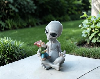 Alien Garden Gnome Statue UFO | Funny Sci Fi Lawn Decor, Resin Yard Art, Outdoor Garden Ornament, Quirky Figurine, Gift for Garden Lovers