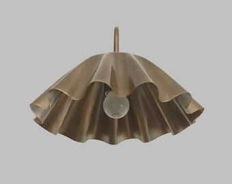 Handgefertigte, wellenförmige Pendelleuchte aus Messing im Stilnovo-Stil, Mid-Century Modern