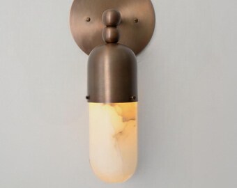 Handgefertigte Messing Alabaster Wandleuchte, Ambient Leuchte, minimalistisches Design