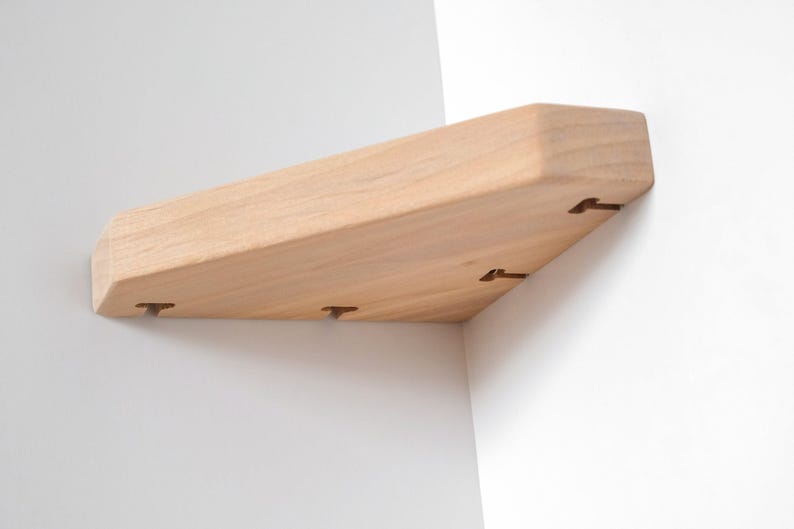 Puede incluir: Un letrero de madera r&uacute;stica con el texto "Welcome to our home" en letras blancas. El letrero presenta un acabado envejecido y un dise&ntilde;o simple y acogedor, perfecto para la decoraci&oacute;n de la entrada.