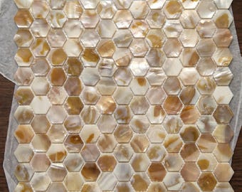 Mosaico hexagonal cálido de nácar, protector contra salpicaduras de panal de abeja de concha ámbar, decoración de pared adhesiva