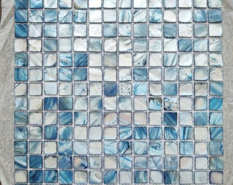 Blaues quadratisches Perlmutt-Mosaik, ozeanblaue Muschel-Backsplash-Kachel, dekorativer Wanddekor aus Mesh