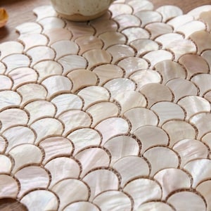 Pärlemormosaik, fiskfjäll, elegant snäckskalsväggdekor för spa och dusch
