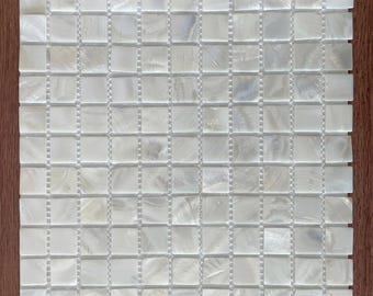 Weißes quadratisches Perlmutt-Mosaik, Mesh montierter Muschel-Backsplash, reinweiße Wanddekoration