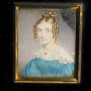Gerahmte Anfang 19thC georgian Regency Era Porträtminiatur einer Dame mit Ringel im Haar