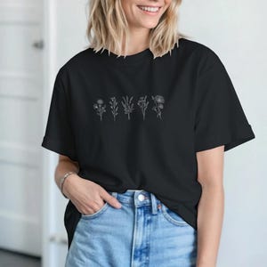 Women's Minimalist Wildflower T-Shirt, Floral Line Art Top, Boho Botanical T-Shirt, Nature Lover Gift, Soft Girl Aesthetic Clothing