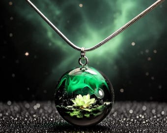 Collana luminosa, ciondolo a forma di loto, aurora boreale, gioielli ispirati alla natura, si illuminano al buio, regalo incantato, regalo per lei, gioielli da strega